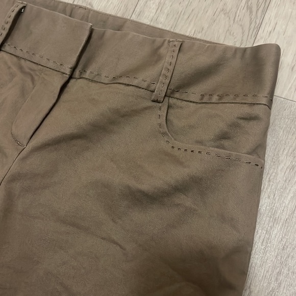 Tahari size 6 khaki seemed threading pants - Picture 3 of 5